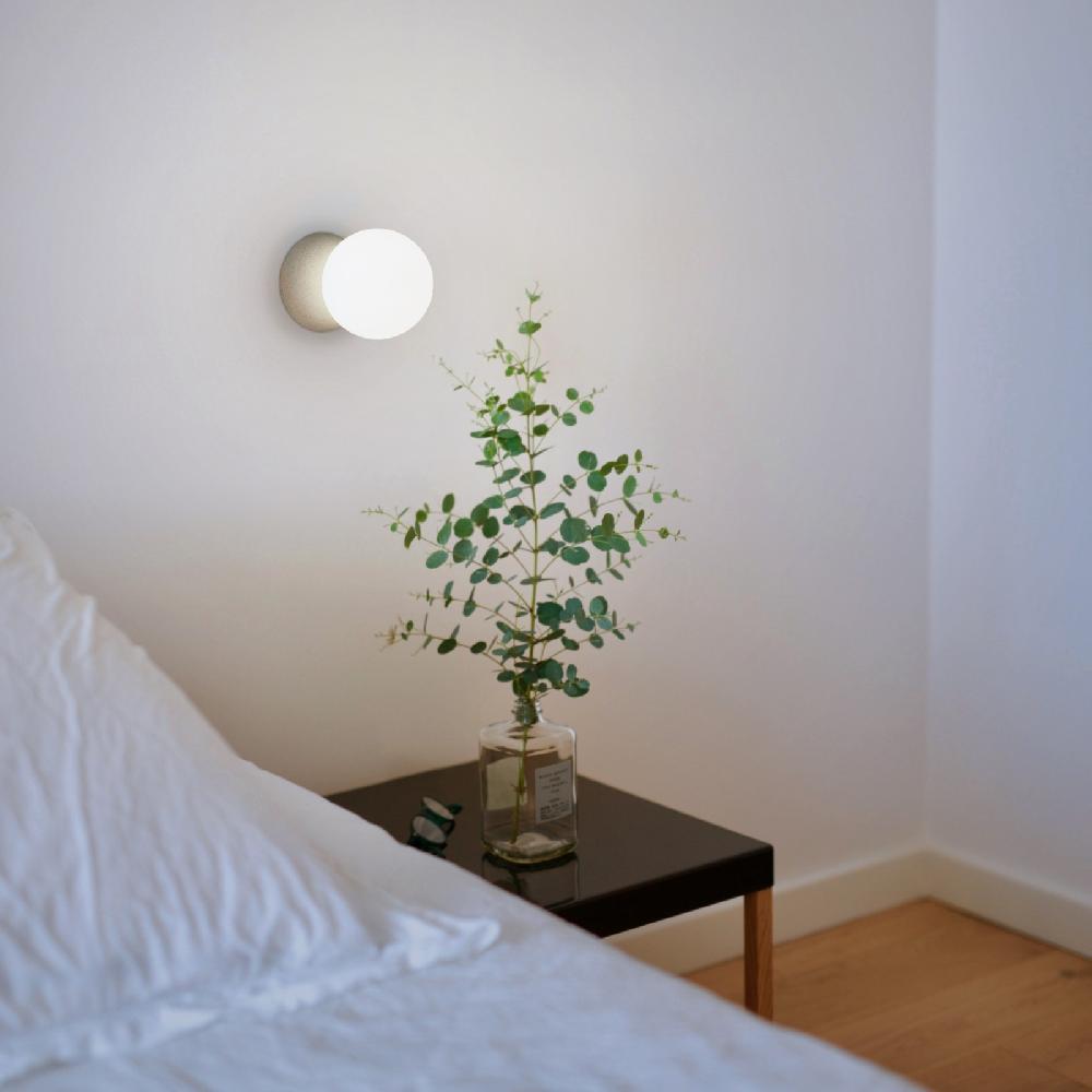 Sulion Aplique CRETA. Bola De Cristal Blanca Y Base De Hormigón. | Sulion