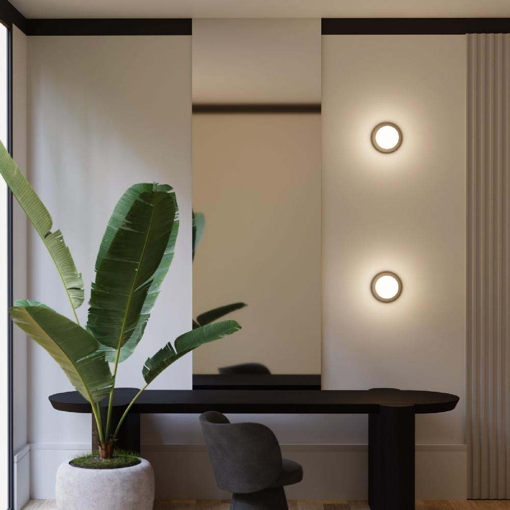 Sulion Aplique MUSA. Metal Negro Y Bola Vidrio Opal Mate. 1XG9 | Sulion