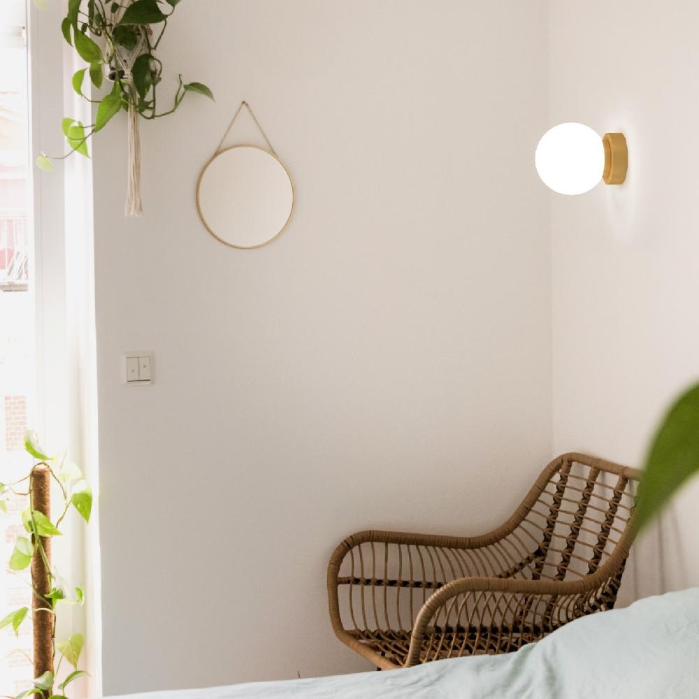 Sulion Plafón SENA Con Bola Redonda Vidrio Opal Y Acabado Latón.1xE14 |Sulion