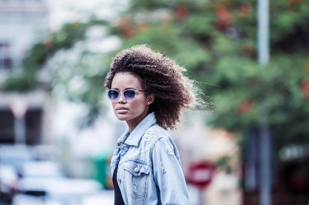 Sunpers Sunglasses Gafas De Sol - Blanco Transparente/ Patilla Dorada Metálica| SUNPERS