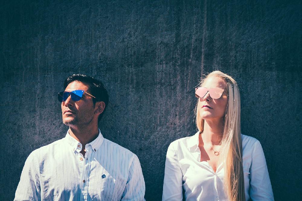 Sunpers Sunglasses Gafas De Sol - Dorado Metálico / Lente Plana Marrón | SUNPERS