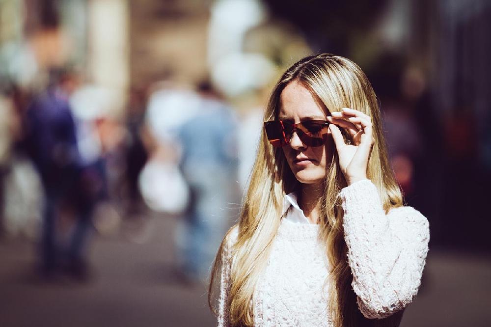 Sunpers Sunglasses Gafas De Sol - Dorado Metálico / Lente Plana Rojo | SUNPERS
