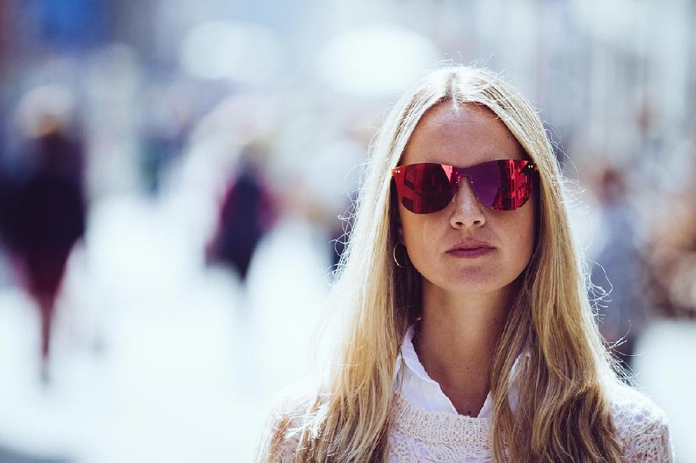 Sunpers Sunglasses Gafas De Sol - Dorado Metálico / Lente Plana Rojo | SUNPERS