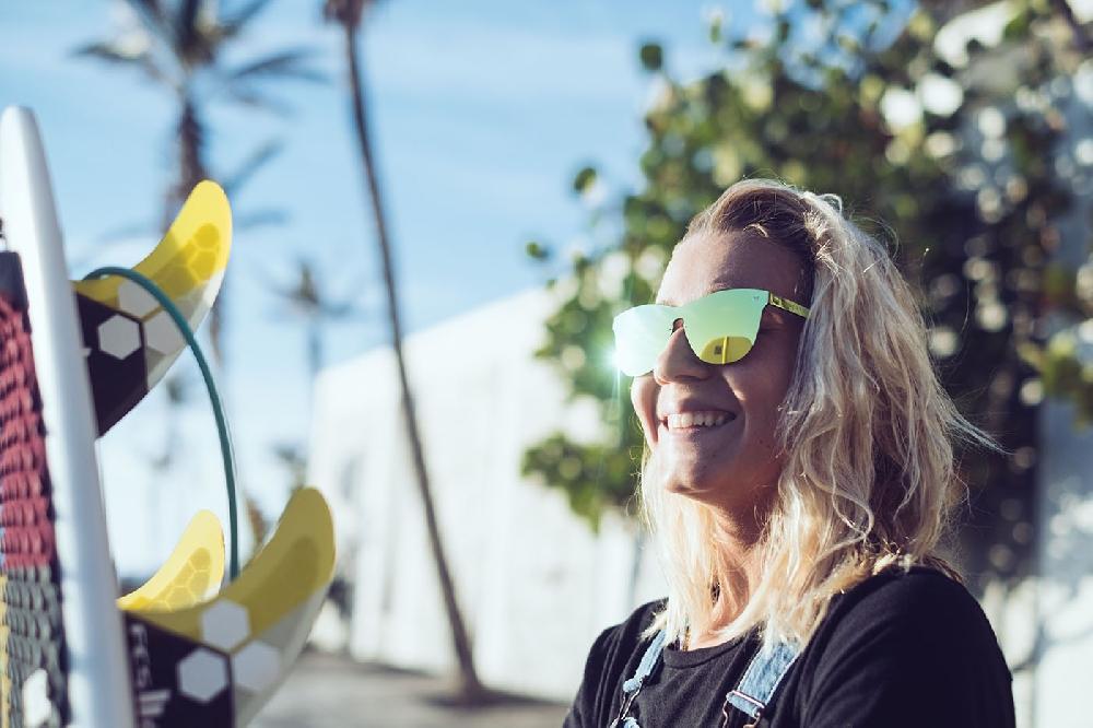 Sunpers Sunglasses Gafas De Sol – Lente Plana Espacial / Dorada | SUNPERS