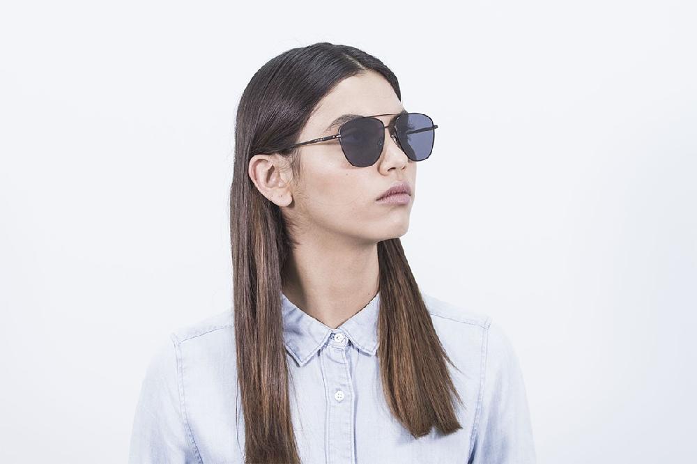 Sunpers Sunglasses Gafas De Sol - Negro Mate Metálico / Lente Plana Ahumada | SUNPERS