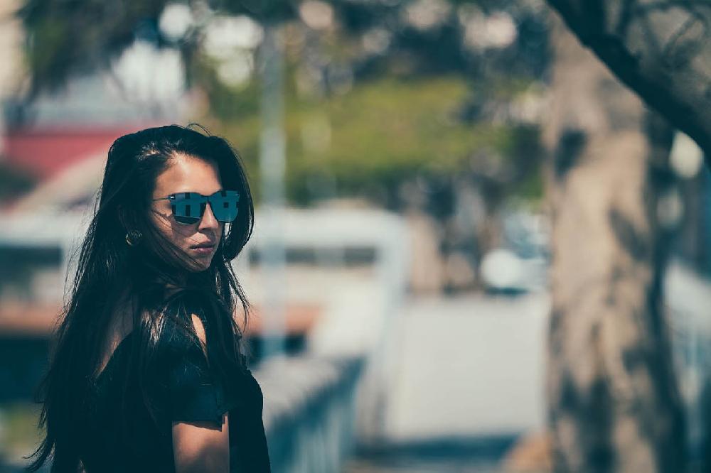 Sunpers Sunglasses Gafas De Sol - Negro Metálico / Lente Plana Ahumada | SUNPERS