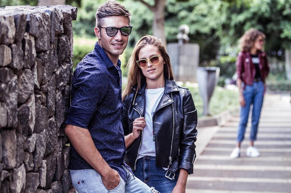 Sunpers Sunglasses Gafas De Sol - Negro Transparente/ Patilla Negra Metálica | SUNPERS