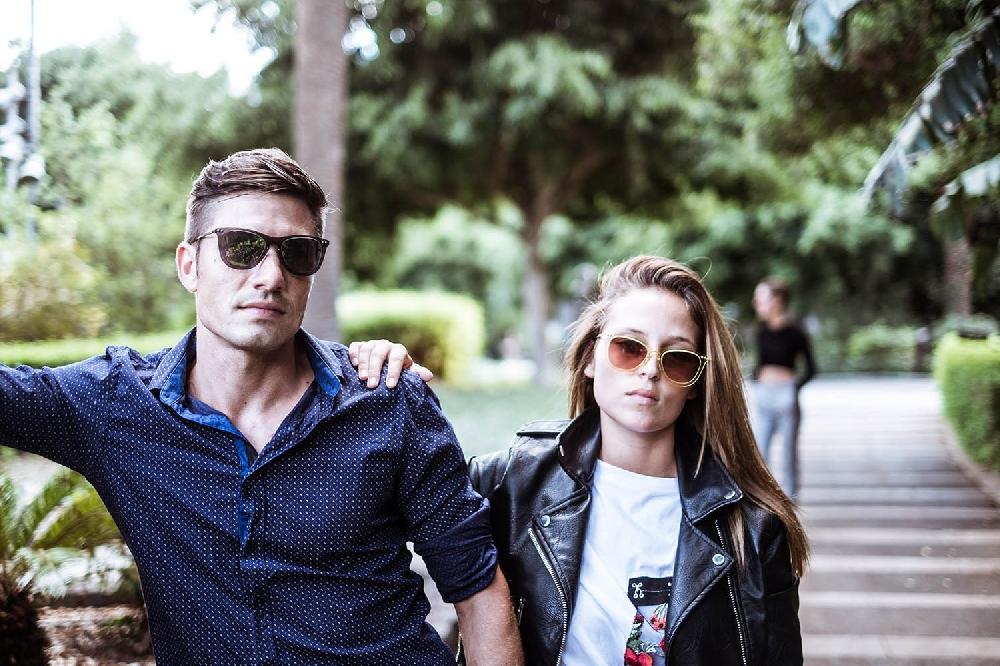 Sunpers Sunglasses Gafas De Sol - Negro Transparente/ Patilla Negra Metálica | SUNPERS