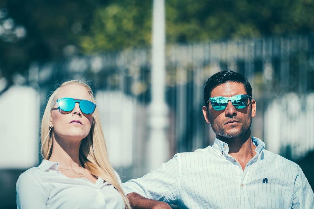 Sunpers Sunglasses Gafas De Sol - Revo / Negro - Dorado / Lente Plana Azul Cielo | SUNPERS