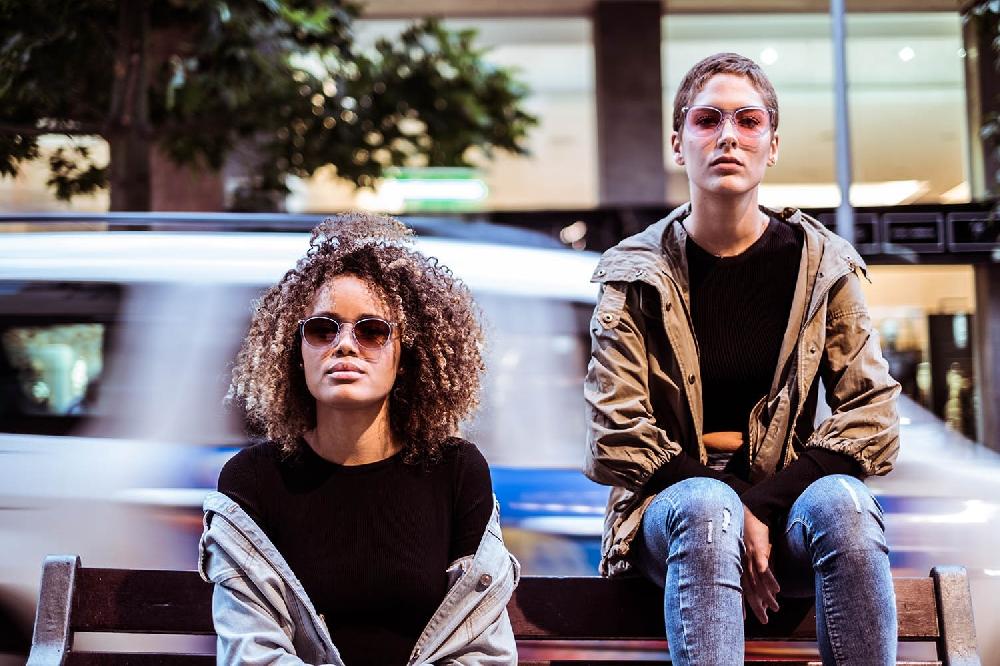 Sunpers Sunglasses Gafas De Sol - Rosa Transparente/ Patilla Dorada Metálica | SUNPERS