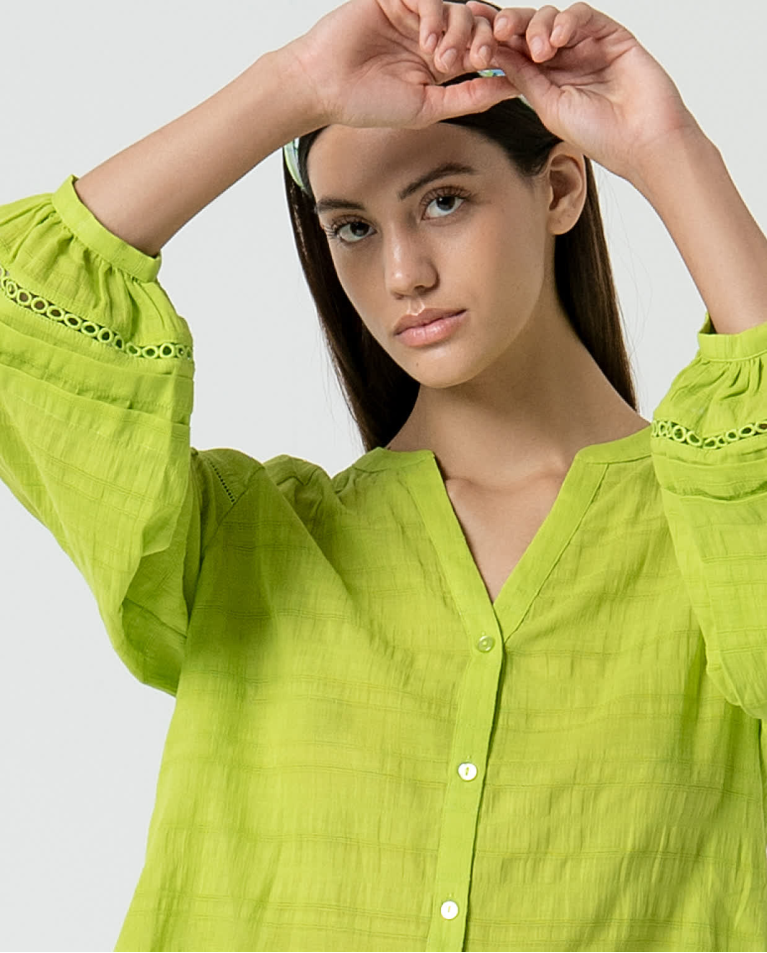 Surkana Blusa Romántica Con Bordados Lisa Verde Acido