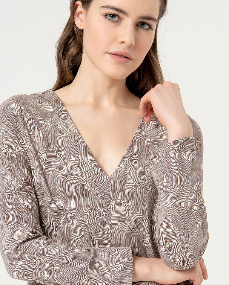 Surkana Camiseta Elástica Escote Pico Estampada Crudo