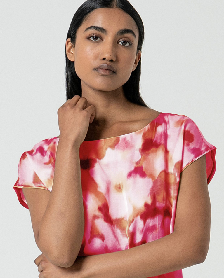 Surkana Camiseta Satinada Con Cuello Barco Estampada Fucsia