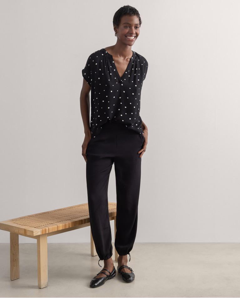 surkana Pantalón jogger en crepe viscosa liso Negro