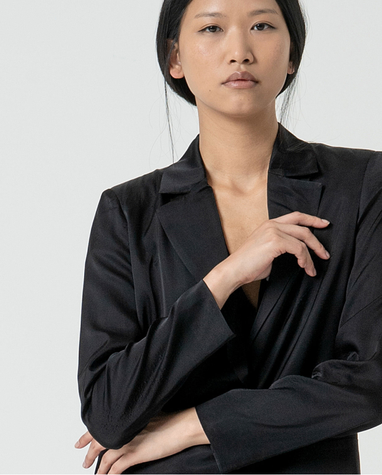 Surkana Blazer Satinada Cruzada Lisa Negro