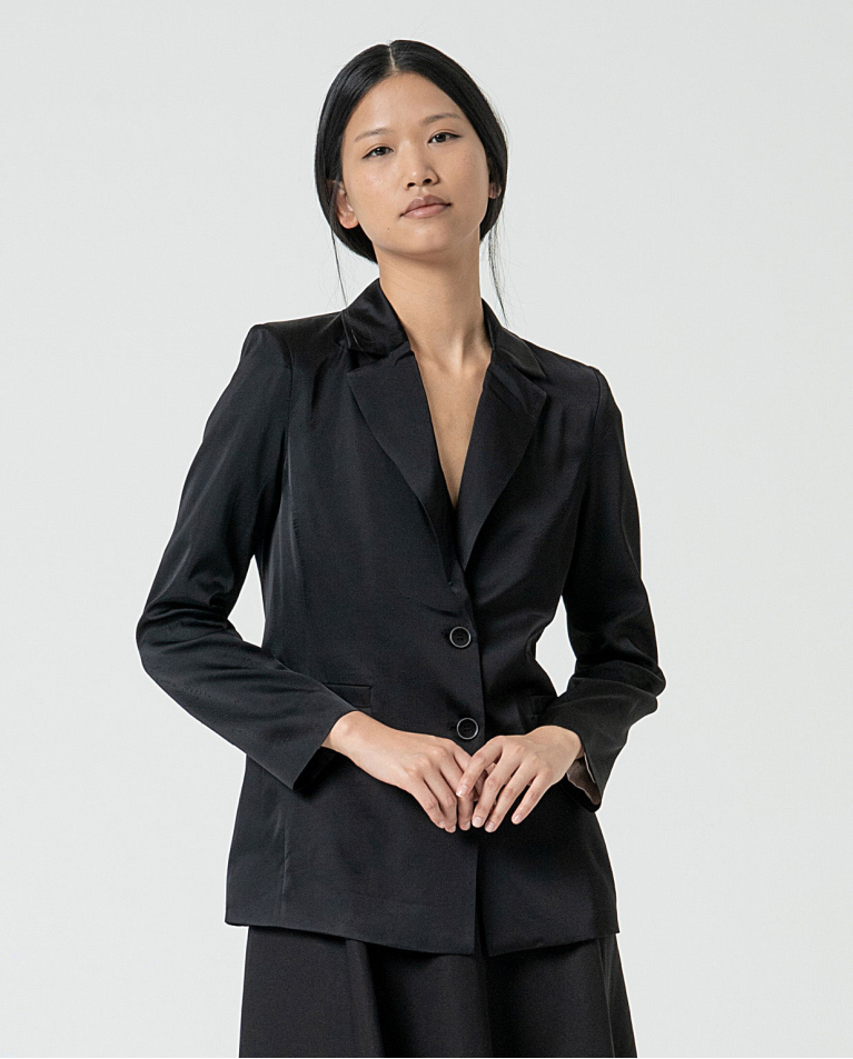 surkana Blazer satinada cruzada lisa Negro