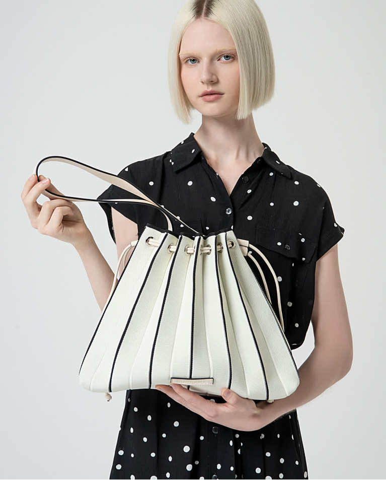 surkana Bolso de punto plisado Crudo