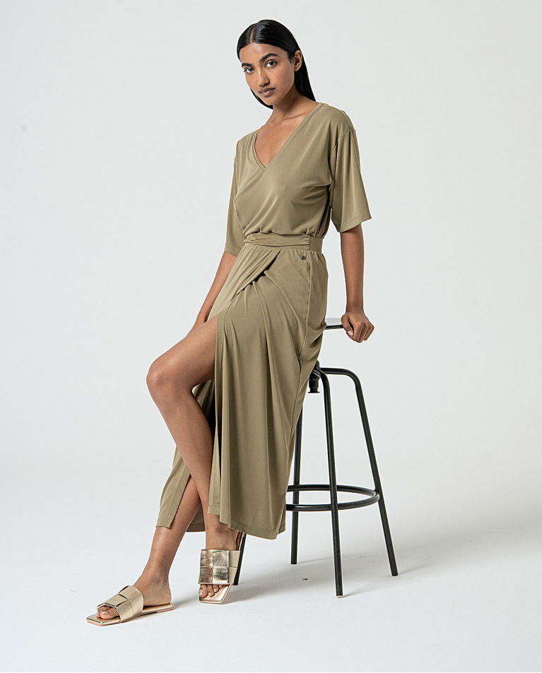 Surkana Camiseta Elástica Amplia Lisa Marrón