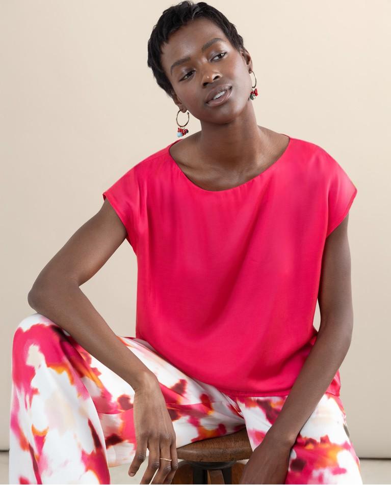 surkana Camiseta satinada con cuello barco Fucsia