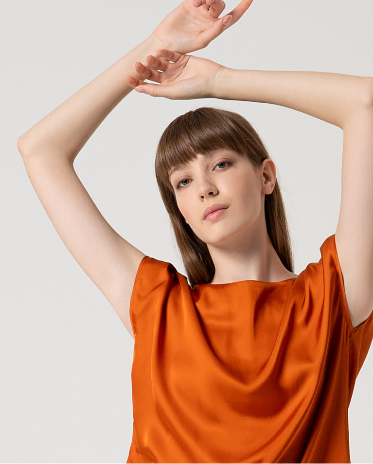 Surkana Camiseta Satinada Con Cuello Barco Teja