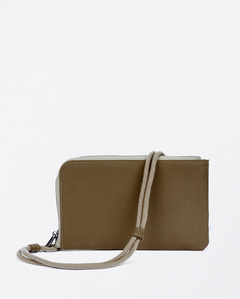 surkana Cartera y porta móvil con asa Piedra