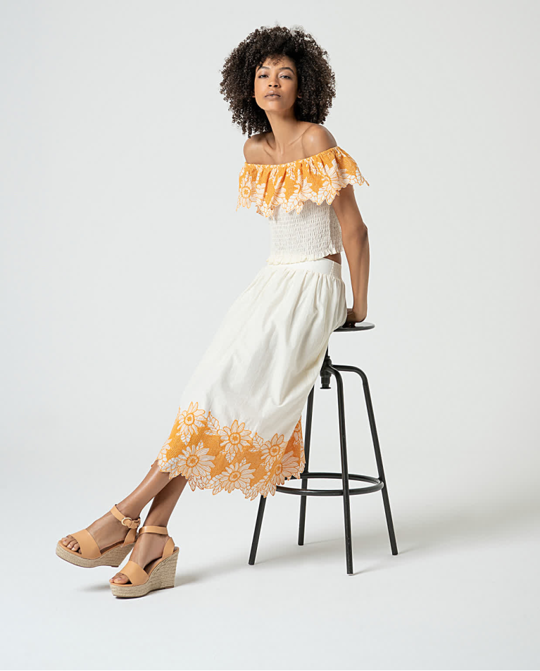 Surkana Falda Midi Con Bordado Suizo Beige