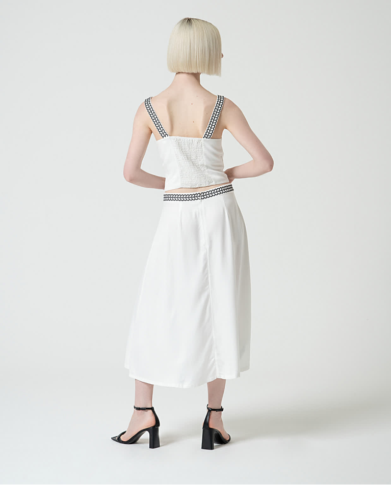 Surkana Falda Midi Fluida Con Bordado Blanco