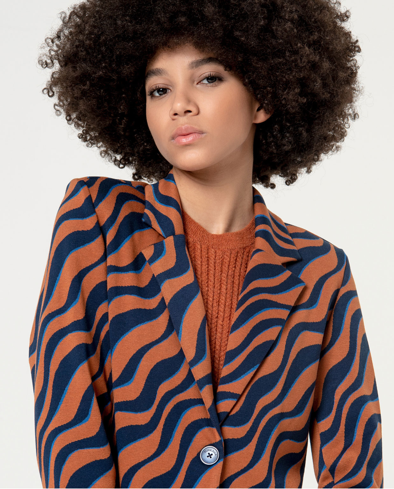 Surkana Levita Jacquard Con Solapas Marrón