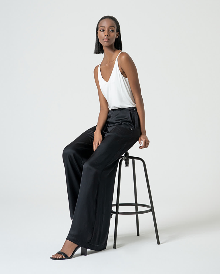 Surkana Pantalón Wide Leg Satinado Liso Negro