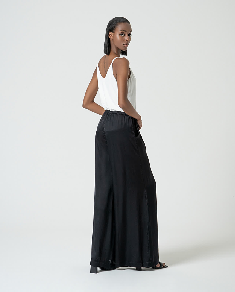 Surkana Pantalón Wide Leg Satinado Liso Negro