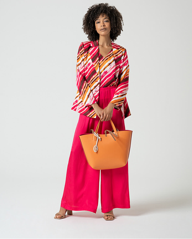 Surkana Top Satinado Escote Pico Fucsia