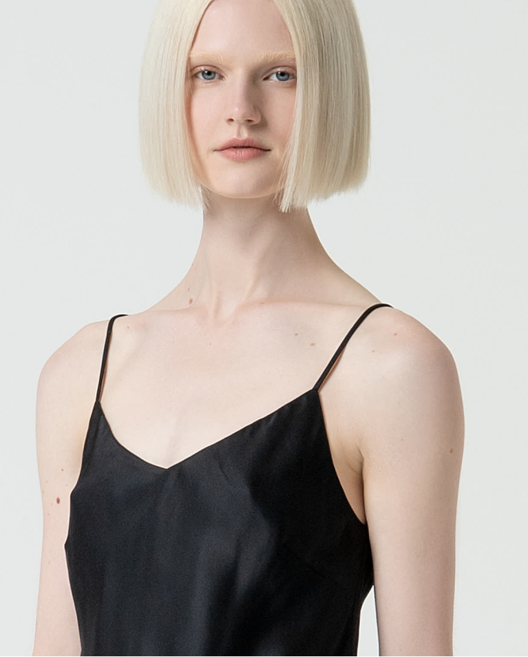 Surkana Top Satinado Y Fluido De Tirantes Negro