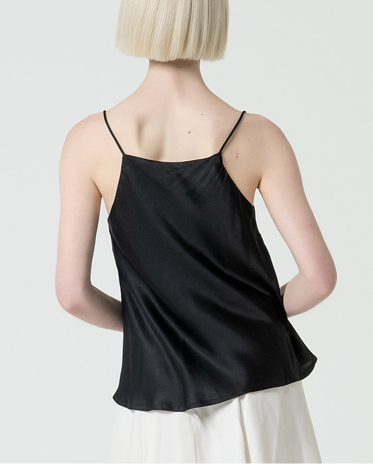 Surkana Top Satinado Y Fluido De Tirantes Negro