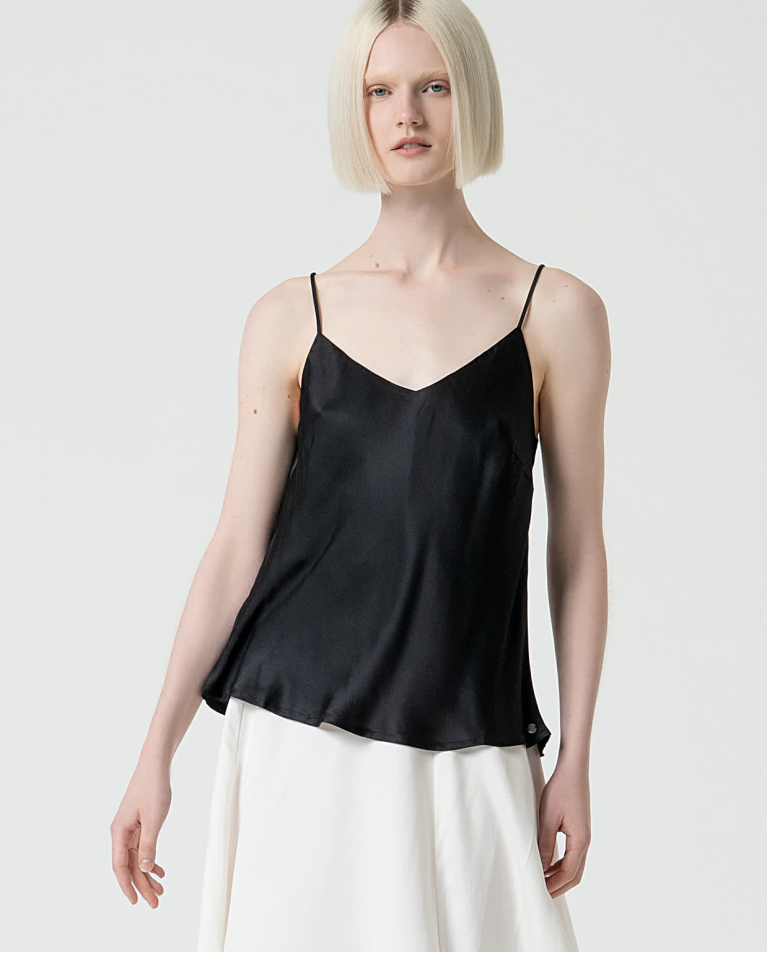 surkana Top satinado y fluido de tirantes Negro