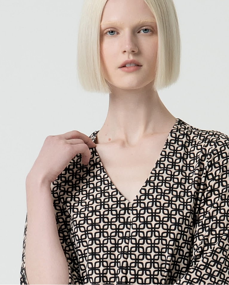 Surkana Vestido Corto Elástico Estampado Negro