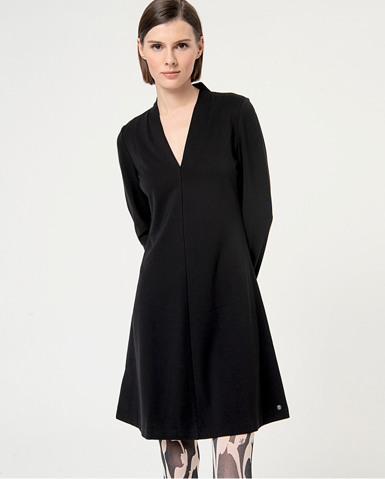 Surkana Vestido Elástico Recto Y Corto Negro