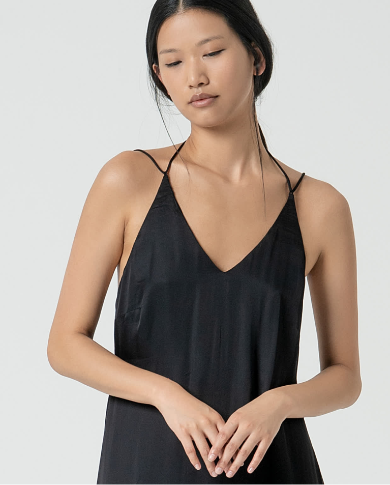 Surkana Vestido Largo Satinado Y Fluido Liso Negro