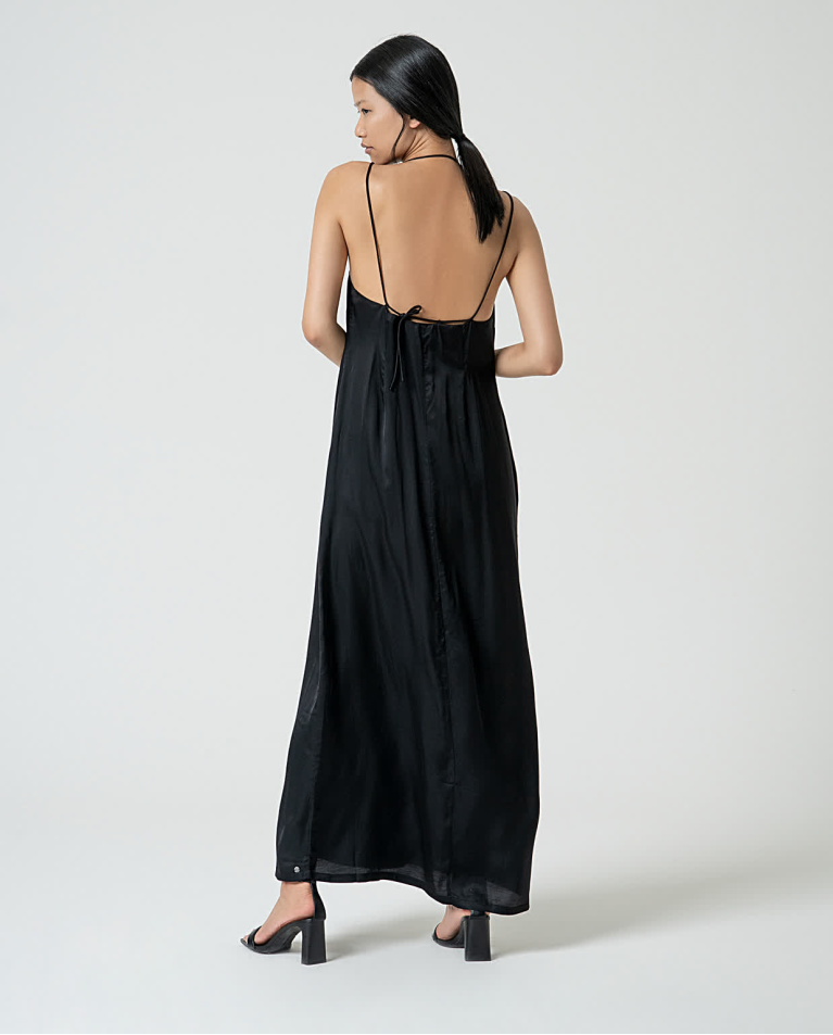 Surkana Vestido Largo Satinado Y Fluido Liso Negro