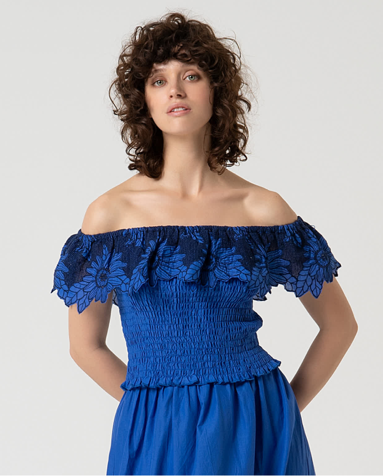 Surkana Top Crop Con Escote Bardot Bordado Azul Cobalto