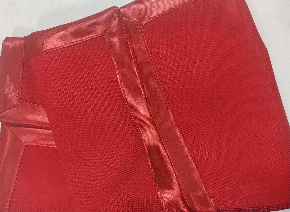 Susana Escribano Bocamanga Para Tunica. Raso Rojo Ribete