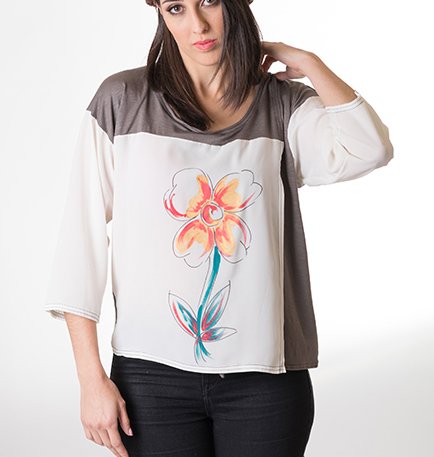 susana escribano Camiseta corta y ancha. Dibujo exclusivo