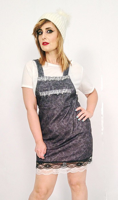 Susana Escribano Falda Peto De Mujer. Con Goma En Espalda