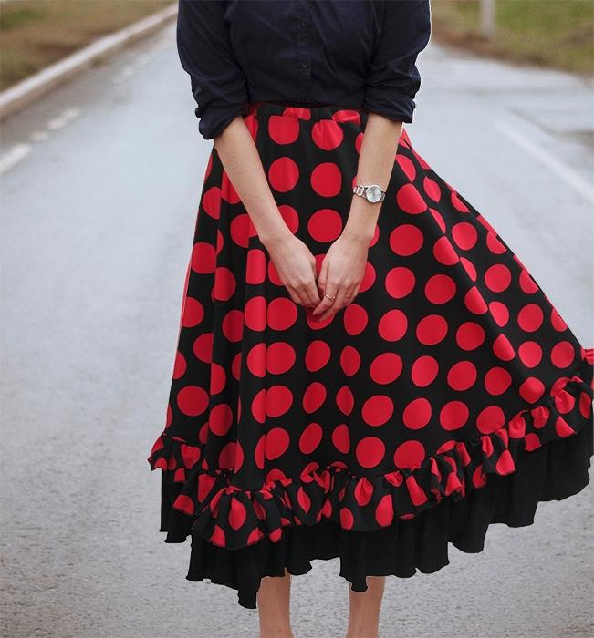Susana Escribano Falda Profesional De Lunares Sevillana