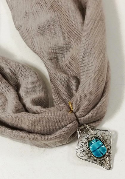 Susana Escribano Fular Joya. Fular En Color Gris. Leo