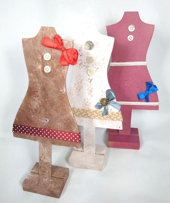 susana escribano Maniqui de madera. Con tu nombre regalo personalizado