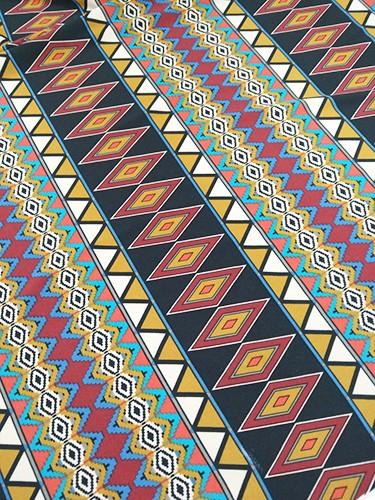 Susana Escribano Patron Minifalda + Tejido Estampado Geometrico