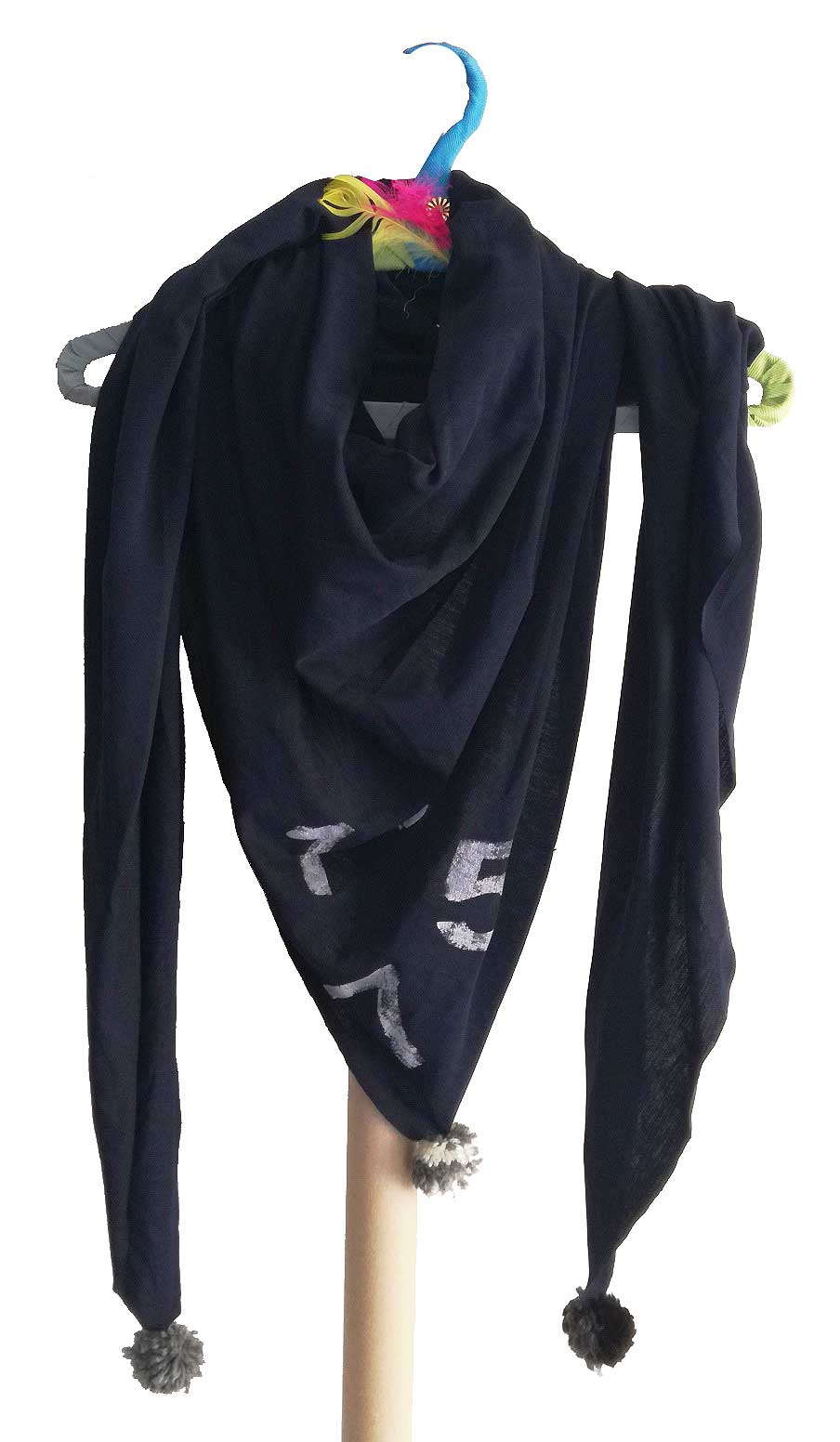 Susana Escribano Pompon. Adornos Para Pañuelos De Mujer