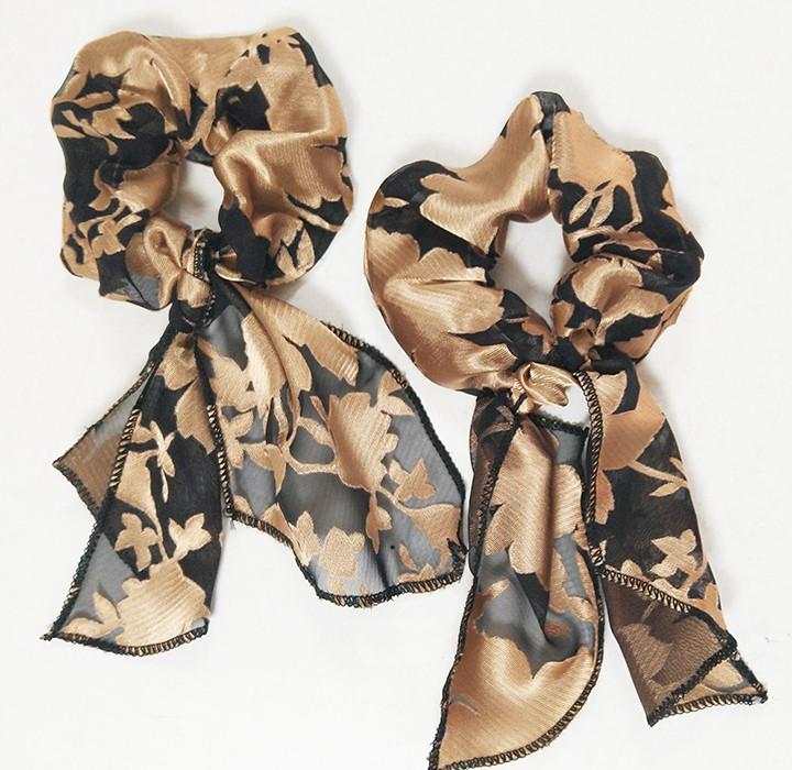 susana escribano Coletero negro dorado