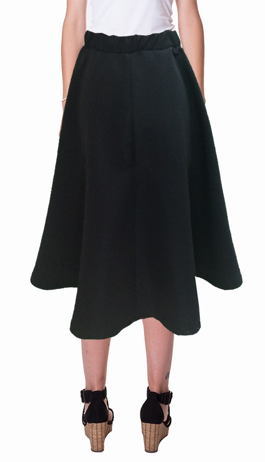 Susana Escribano Falda De Capa Negra