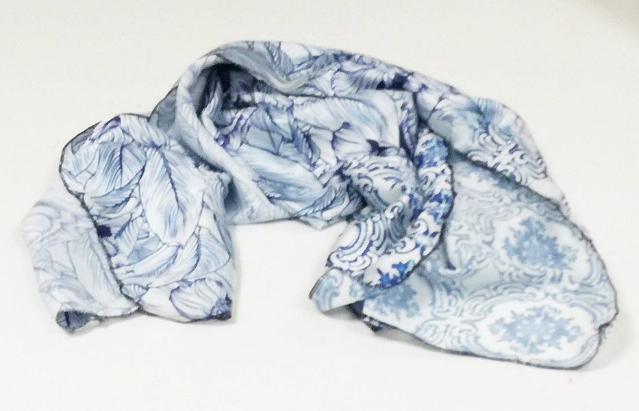 Susana Escribano Fular En Tonos Azules. Saturno